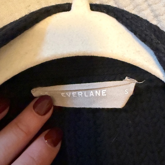 Everlane ‘The Boxy Cardigan’ v-neck boxy 3-button sweater - Picture 8 of 8